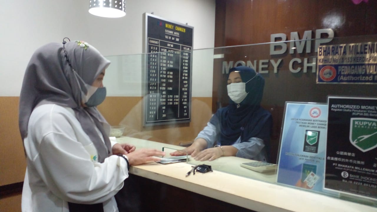 BI akan Wajibkan Pegawai Money Changer Bersertifikasi BI akan Wajibkan Pegawai Money Changer Bersertifikasi